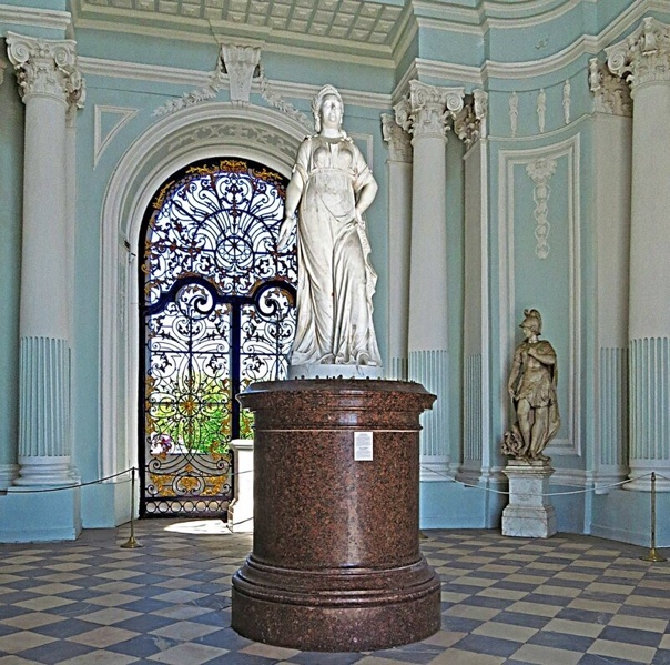 Памятник в Царском Селе. Фото с сайта https://vk.com/wall285146385_2442. Взято с Яндекс.Картинки