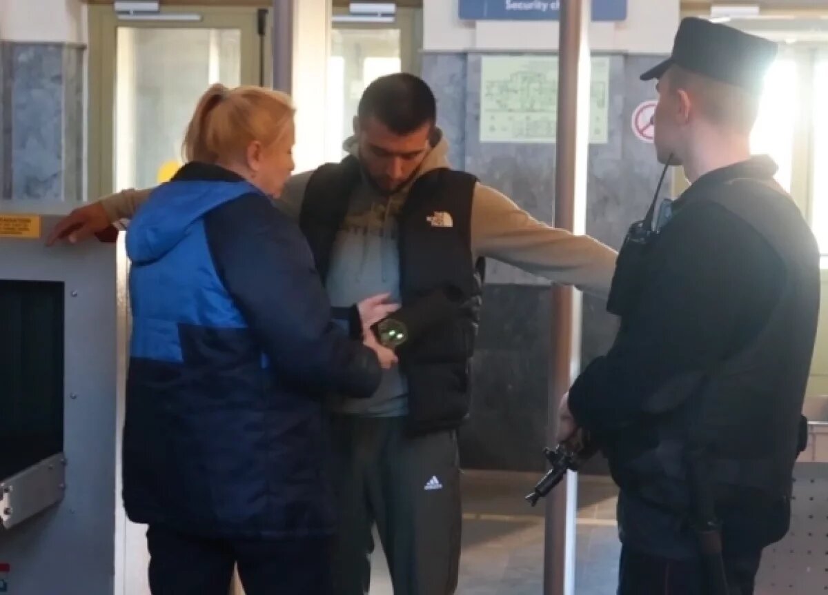    В Челябинском аэропорту проверили 250 граждан на миграционные нарушения