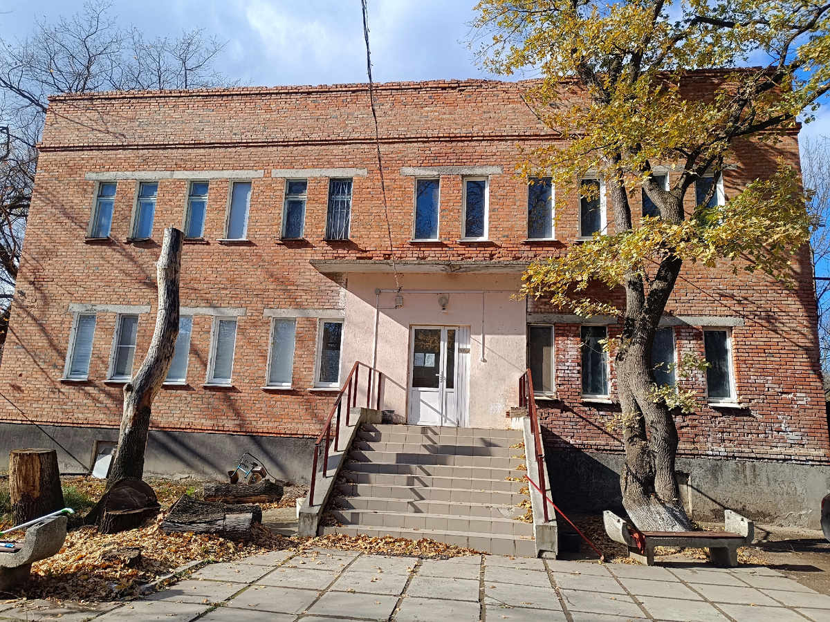 Второе здание,где сауна и бассейн.