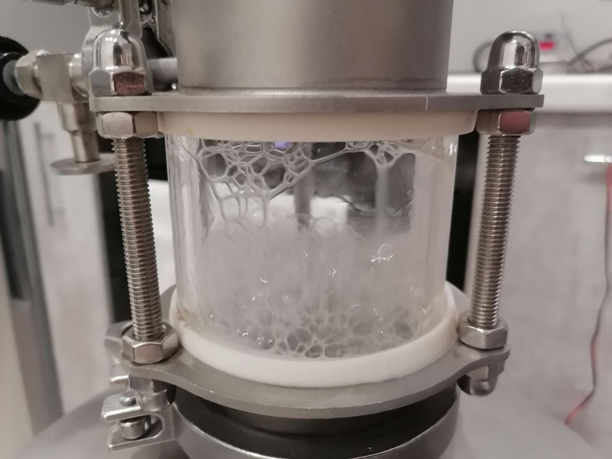 Кипящая брага - не самое приятное явление.