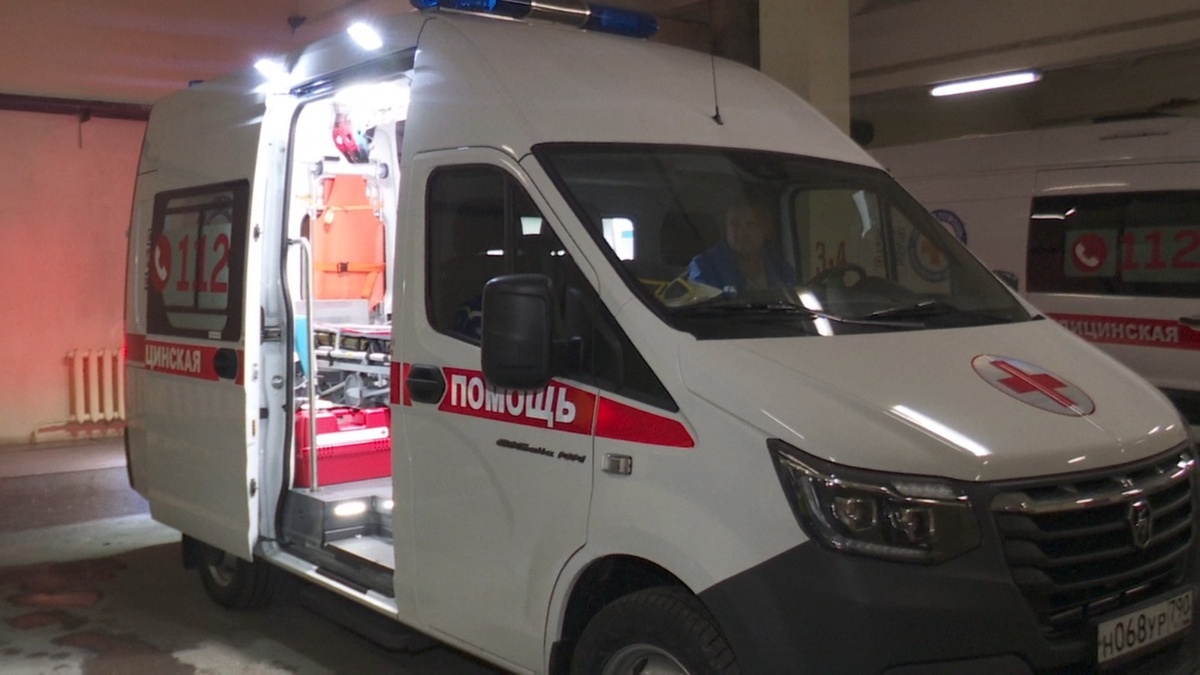 Новый автомобиль на днях пополнил автопарк службы скорой помощи Клина. Газель НН класса B оснащена всем необходимым медицинским оборудованием. Машину в этом году впервые получили по губернаторской программе.