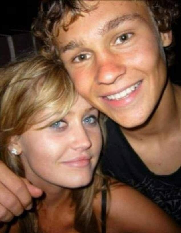 Сэм с девушкой, до того как съел слизняка. Источник Яндекс Картинки.