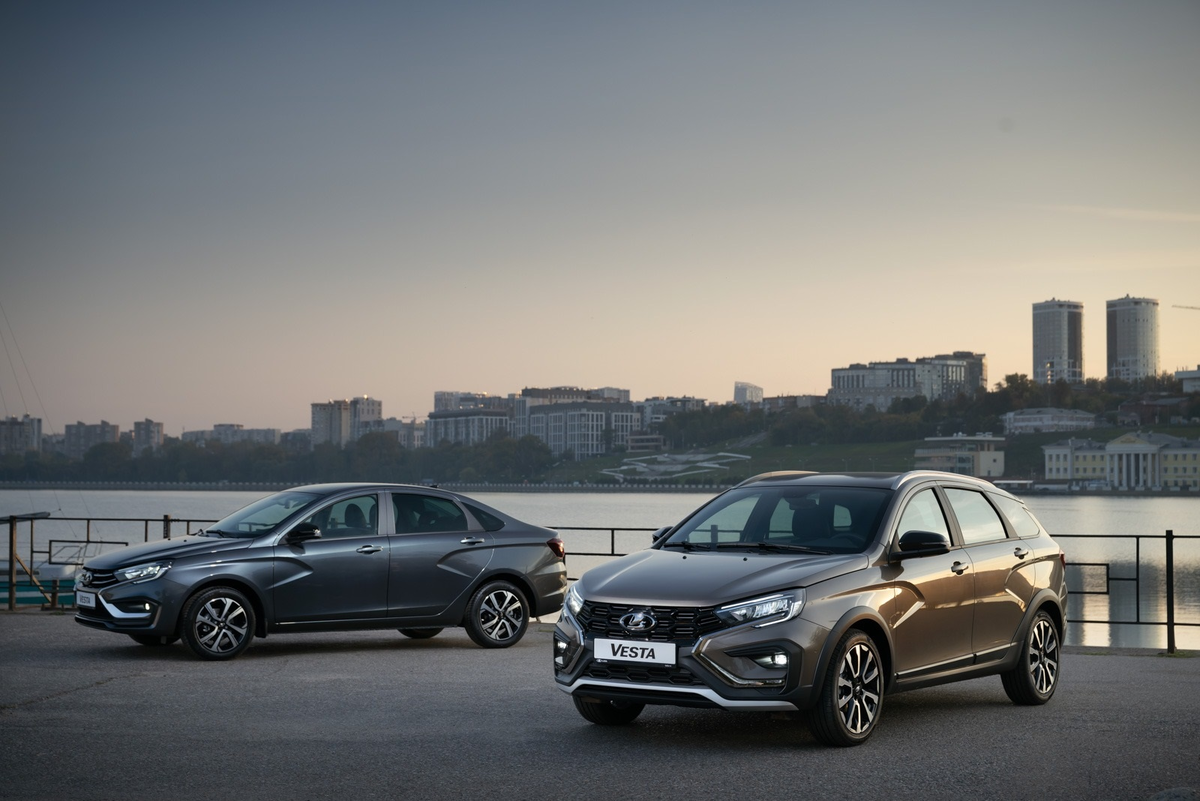 Lada Vesta. Теперь уже с боковыми подушками безопасности, системой стабилизации и другими функциями.