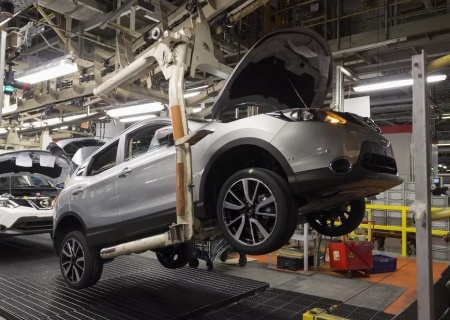    Nissan увольняет тысячи рабочих и сокращает производство