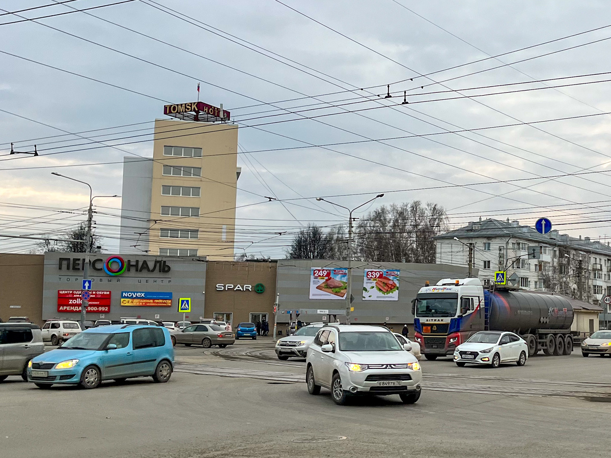 Перекресток улицы Елизаровых и проспекта Кирова