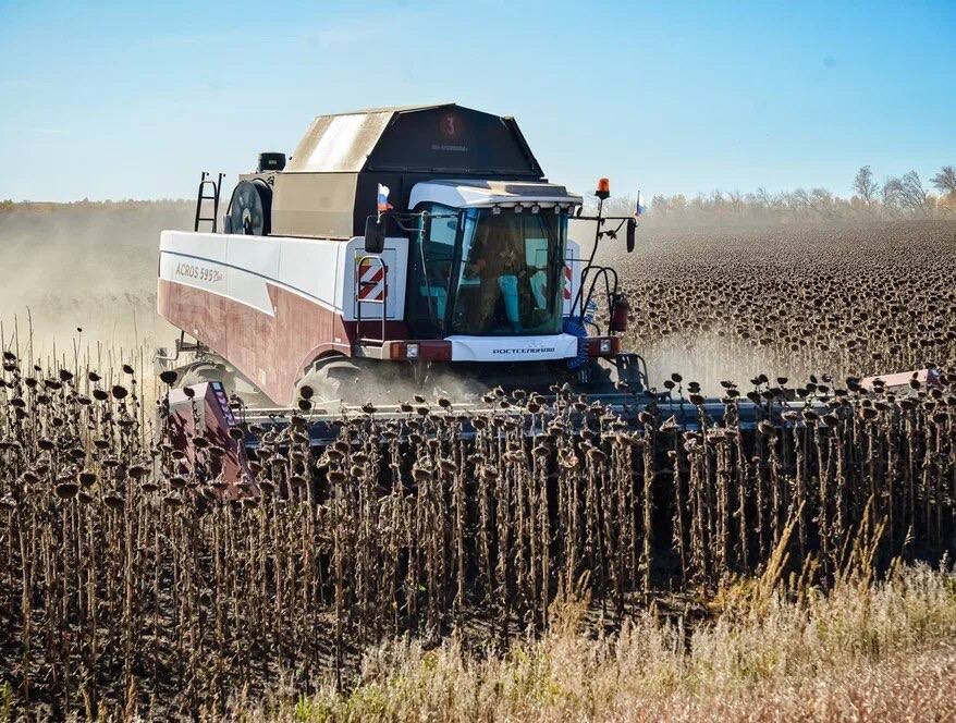  📷    Продолжают обновлять. Оренбургские аграрии приобрели технику на 7,8 млрд рублей Кристина Просвиркина