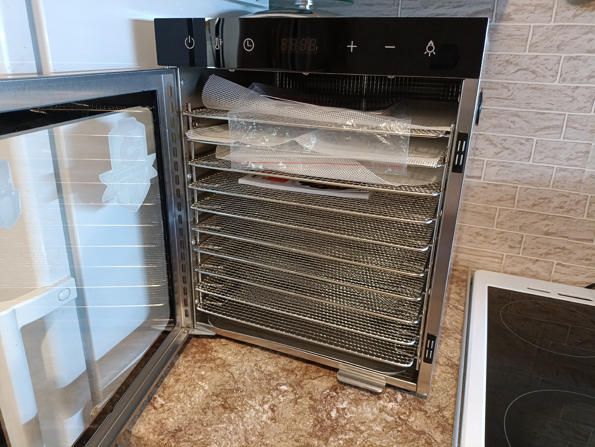 В комплекте сушилки только металлические полки