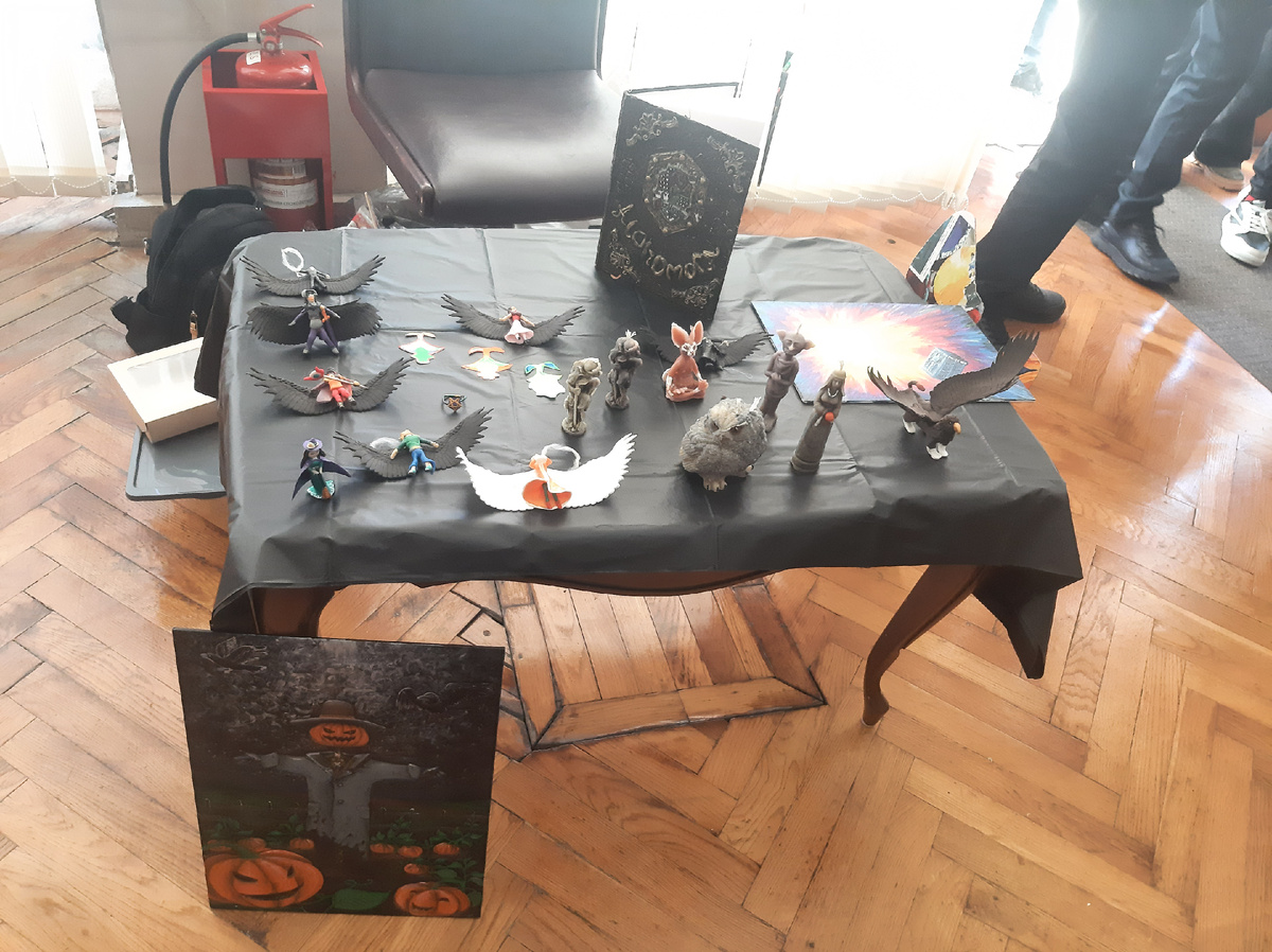 Столик Золотых Крыльев на Ройяле