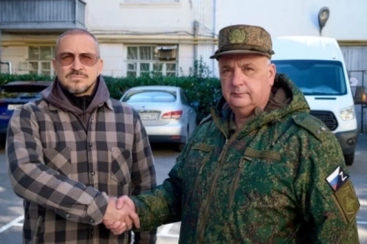    Певца Данко научат бросать гранаты и рыть окопы в «Барс-Крым»