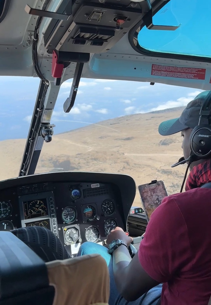 Полет части нашей группы на вертолете с лагеря 4600 м.