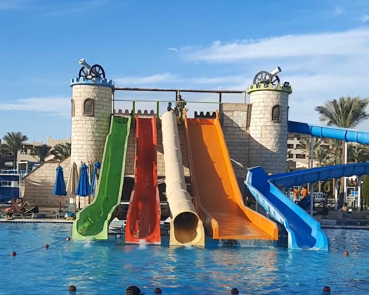 Вот такой вот скромненький "аквапарк". Отель Royal Lagoons 5*, Хургада