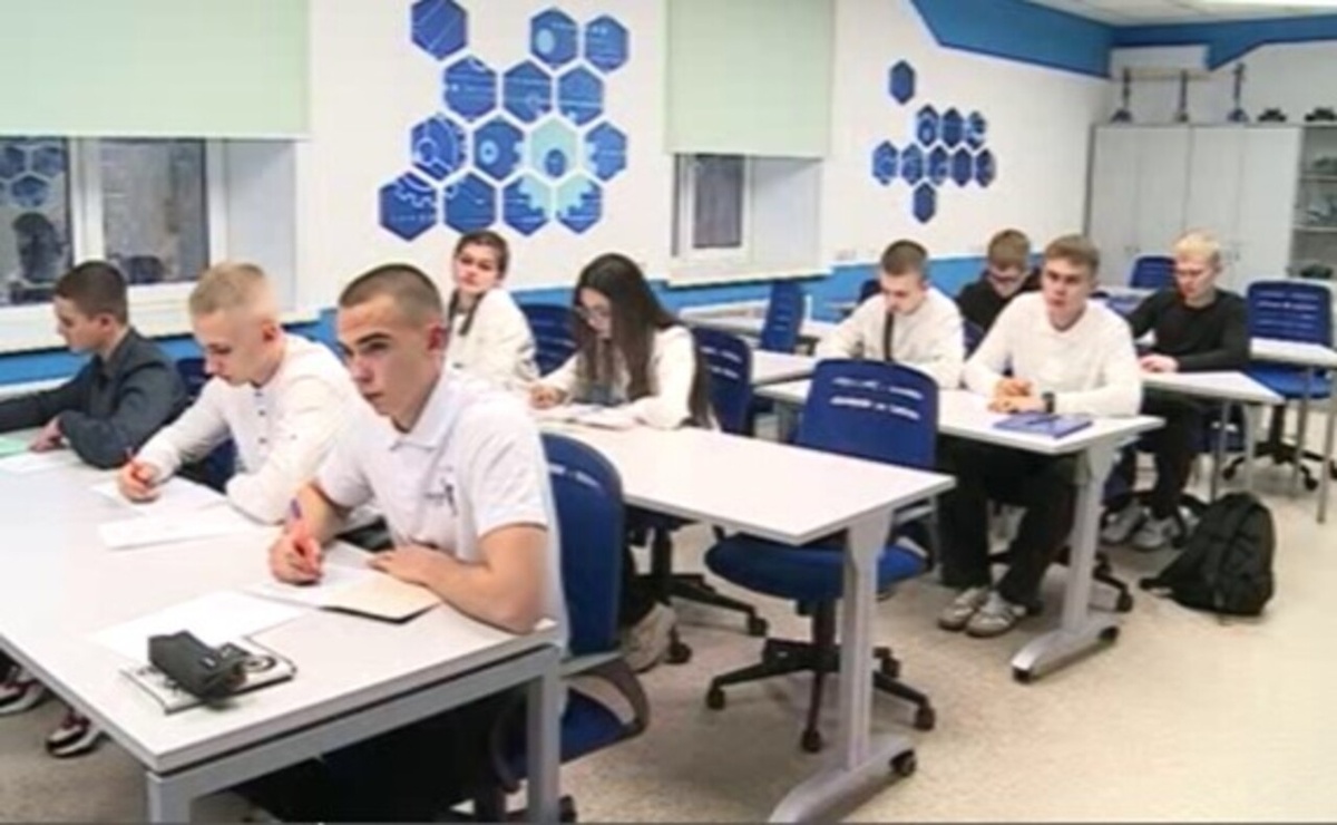    Одиннадцатиклассникам из курского приграничья помогут подготовиться к выпускным экзаменам