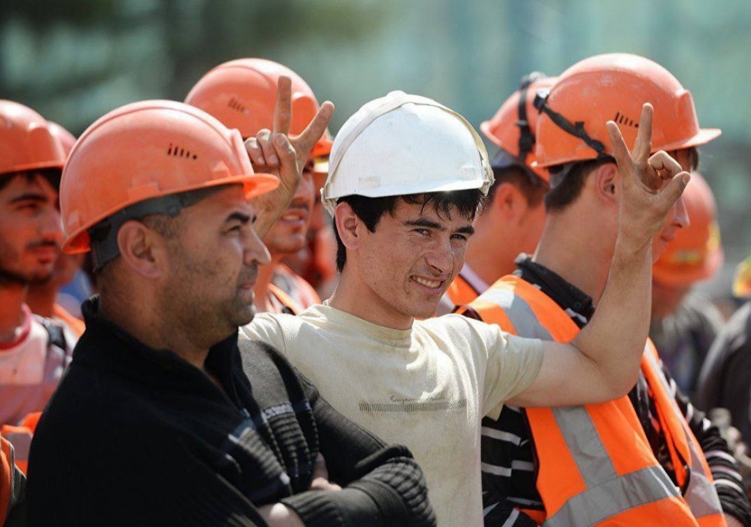 Из открытых источников в интернете. Мигранты в России.