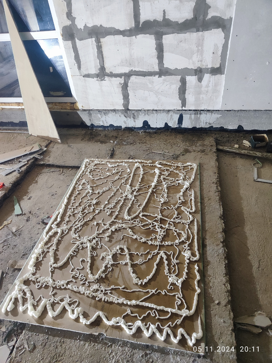 Приклеивал на пену