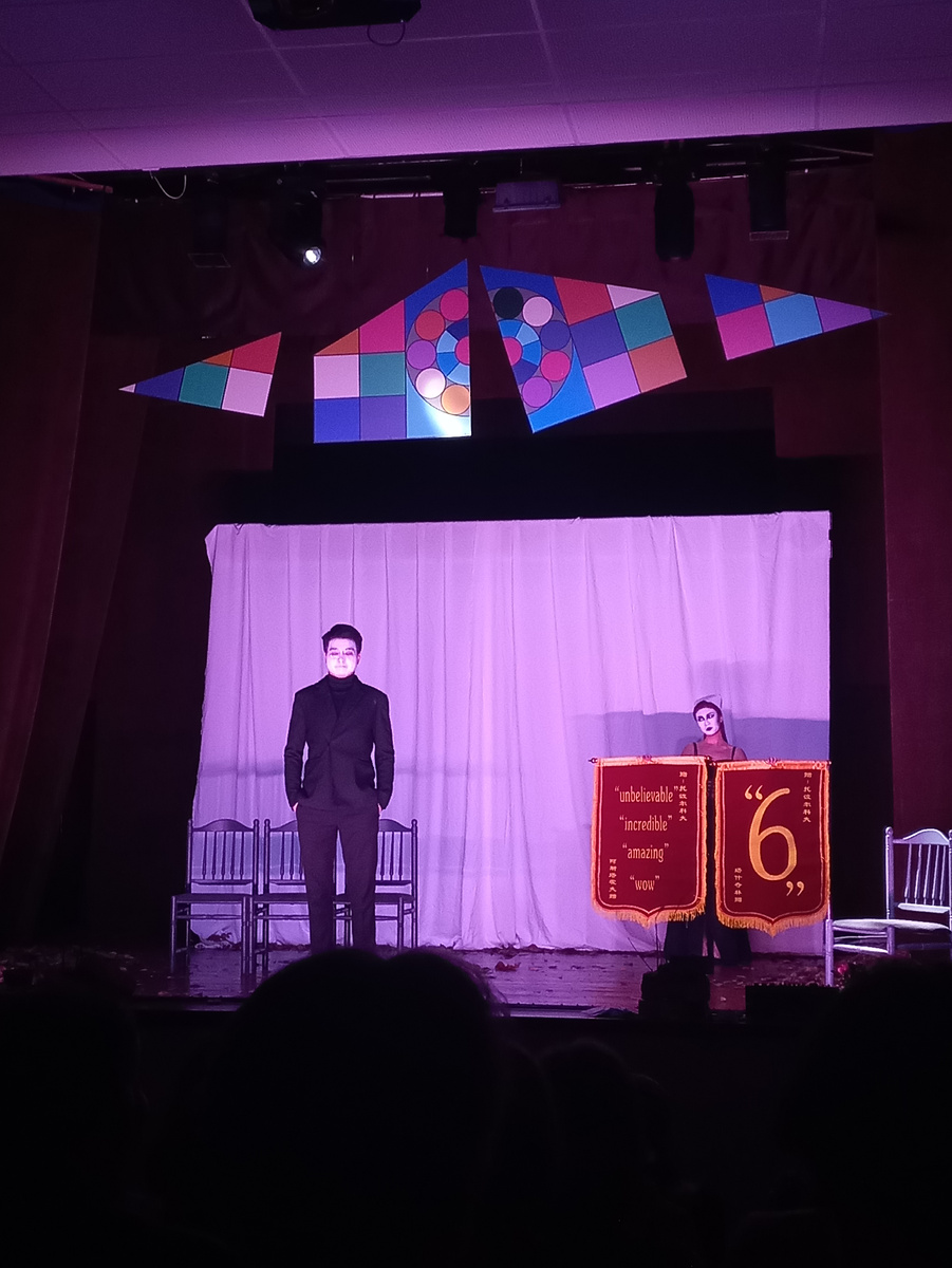 Спектакль "Цветы запоздалые". Независимый театральный проект (Китай).Режиссёр: Ма Цюин 