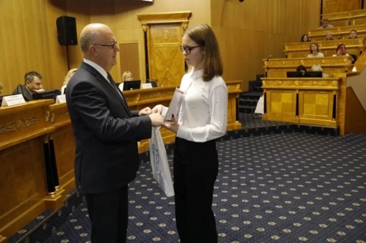    В Ленобласти пять семей победили в исследовательском конкурсе