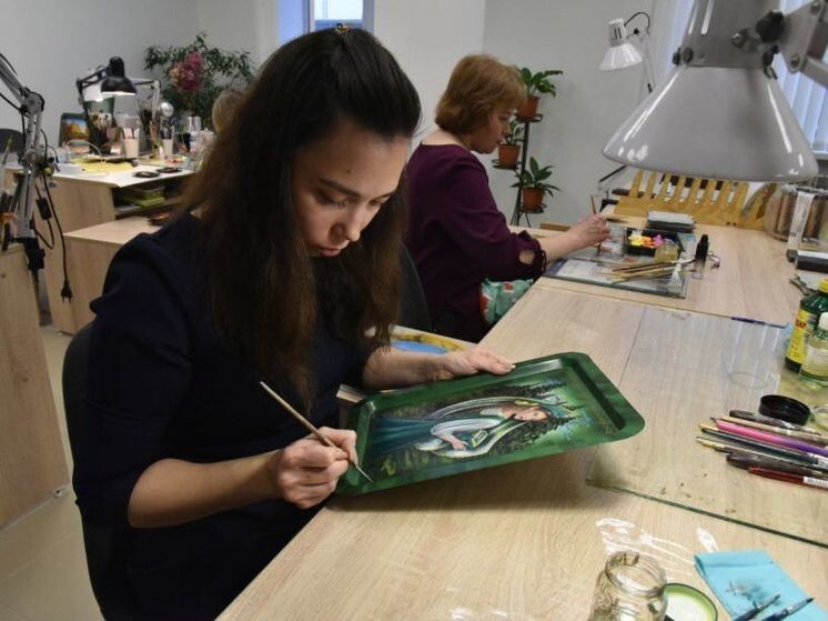     Изготовление тагильского подноса. Фото: све.рф