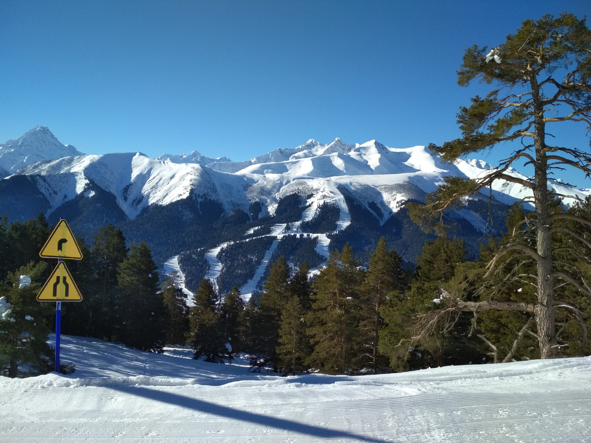 Этот вид в Архызе мне нравится больше всего. Синяя трасса №3 " Персеиды"