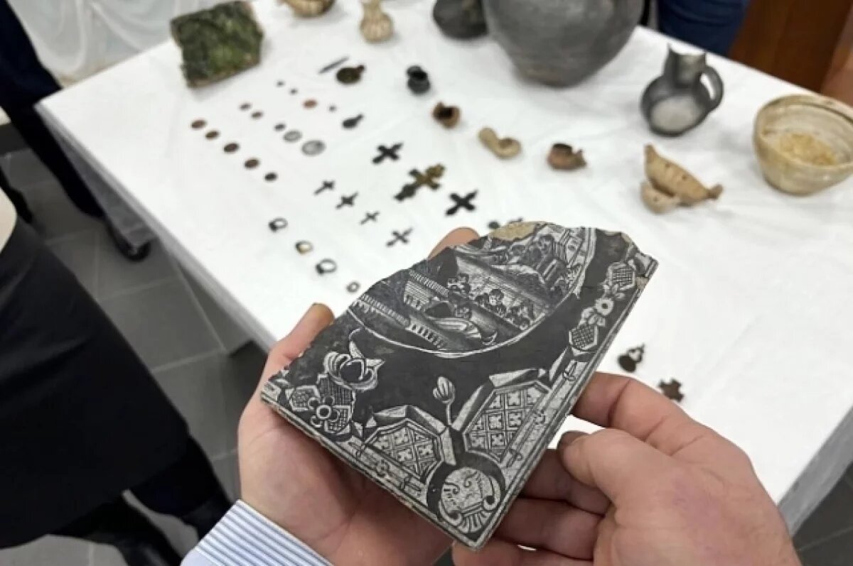    В центре Тулы археологи нашли перстни, монеты и иконы