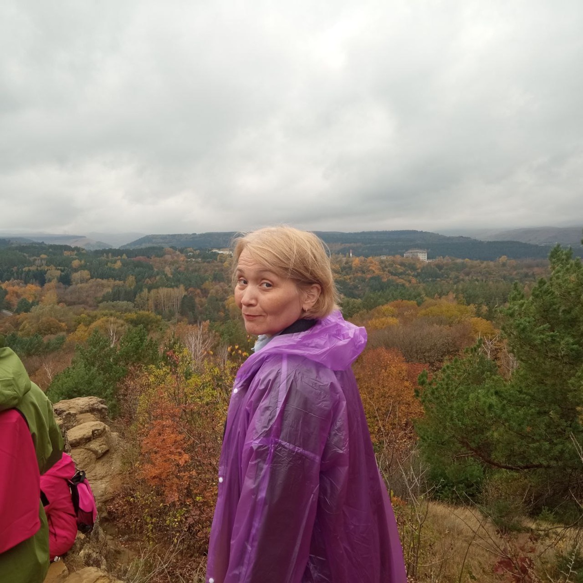 Вот такой дождевик очень помогает в путешествиях и проглуках по Кисловодску и окрестностям.