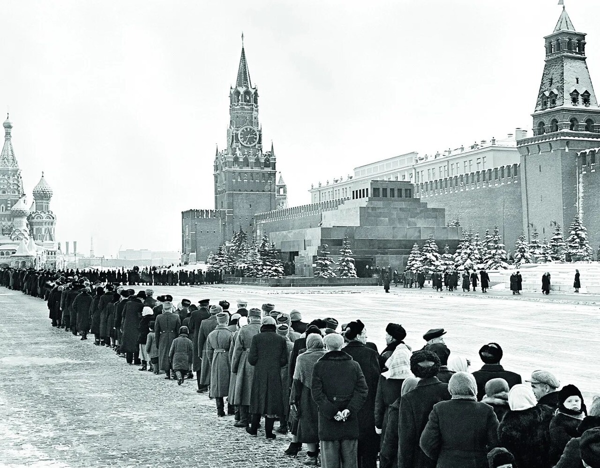 Очередь в Мавзолей Ленина. Источники: Яндекс.Картинки