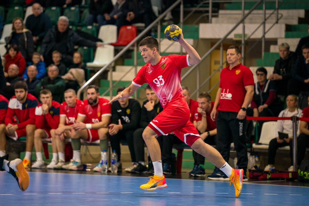    Антон Аксюков играл против ровесников