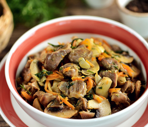 ПотушИте подольше – нежнее выйдет результат (куриные желудочки с грибочками)