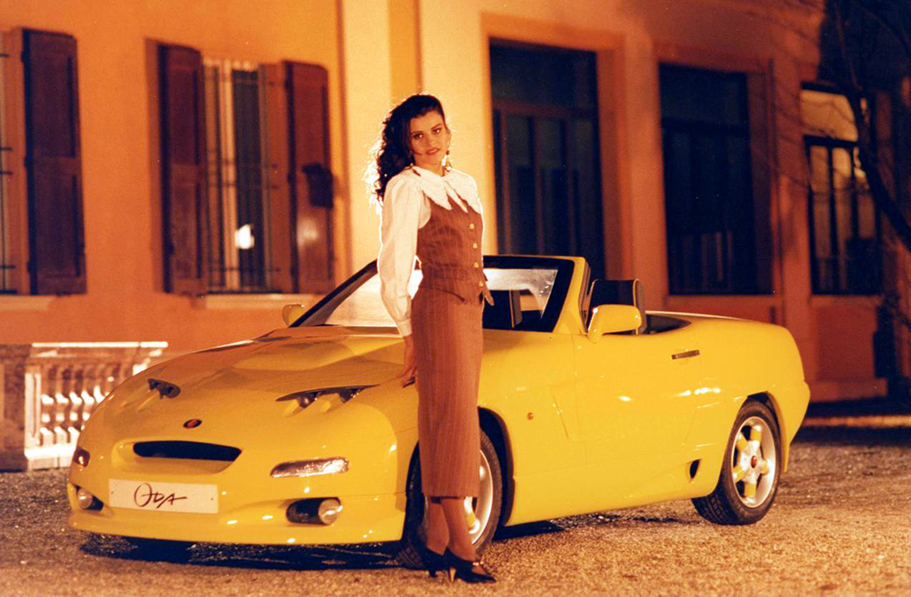 На фотосессии в Болонье подбирались такие ракурсы, чтобы не бросалось в глаза отсутствие у макета Oda Spider интерьера.