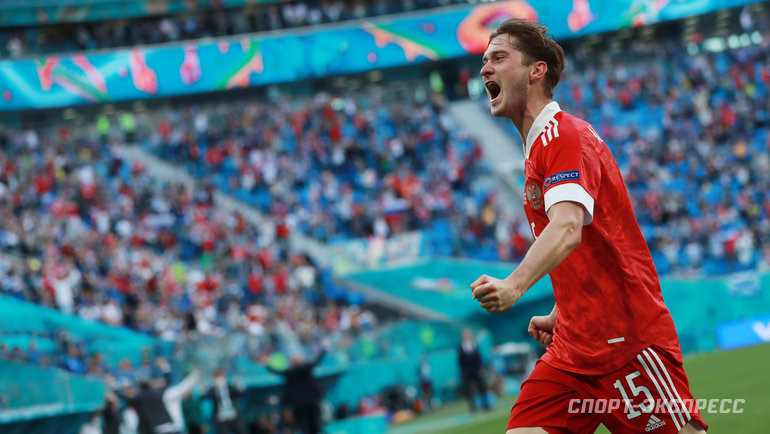    Алексей Миранчук празднует гол в матче Евро-2020 Россия — Финляндия (1:0) 16 июня 2021 года в Санкт-Петербурге.Александр Федоров