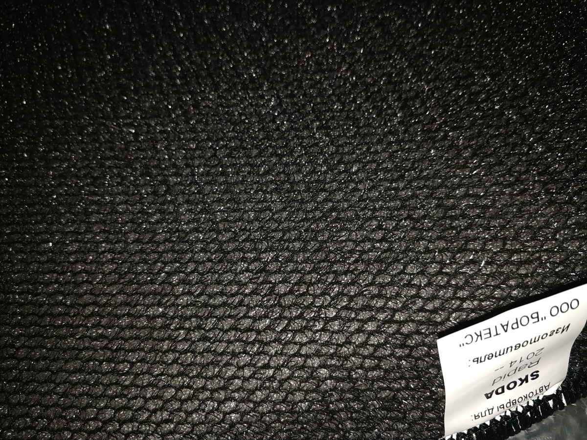 Цепляющаяся сетка на тыльной стороне автоковриков