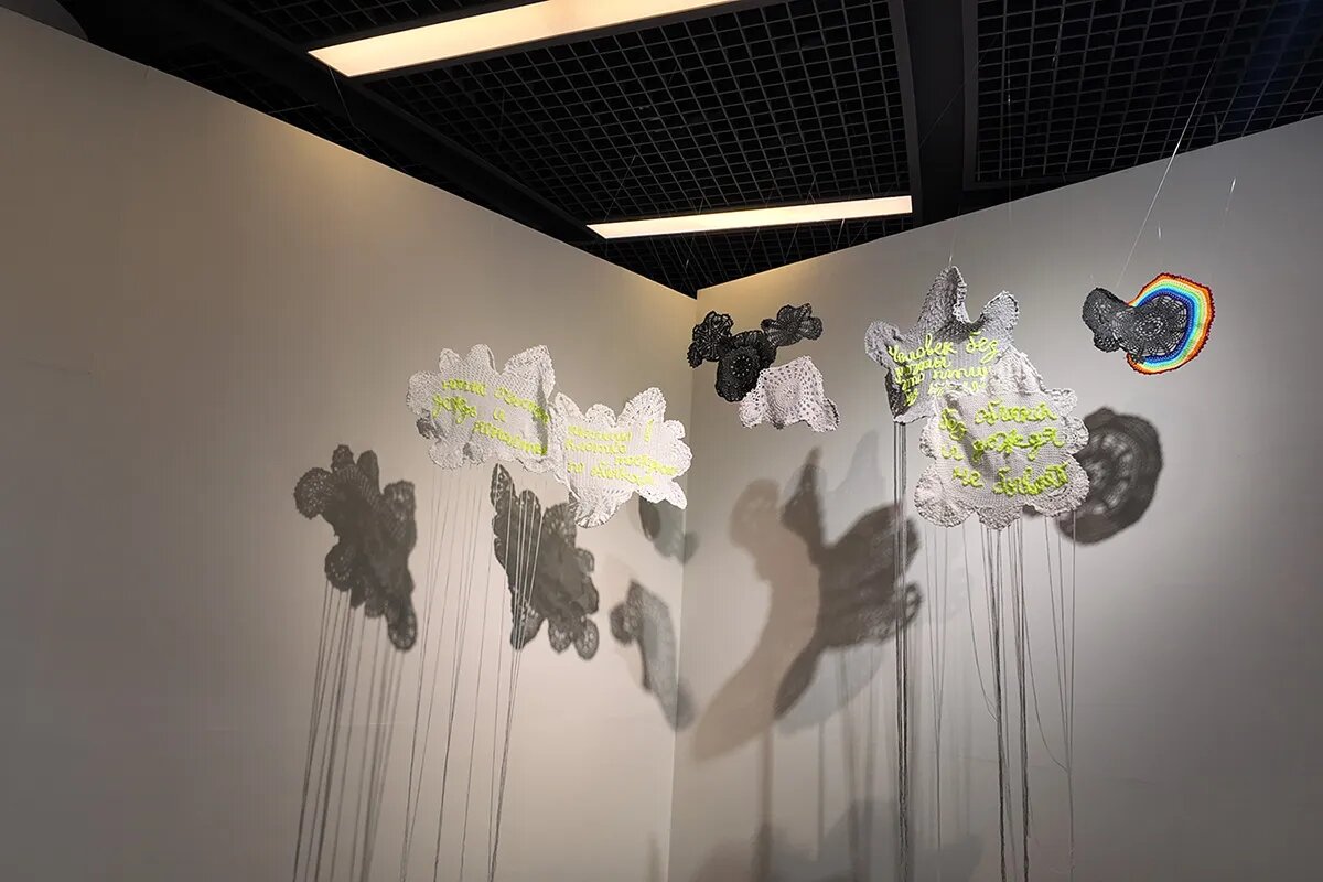 Ольга Божко. Инсталляция из рукодельных облаков© Виктор Васильев/Ridus.ru