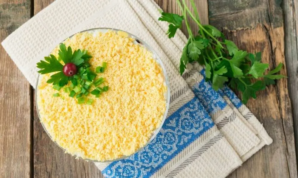 салат с печенью трески - фото из свободного доступа