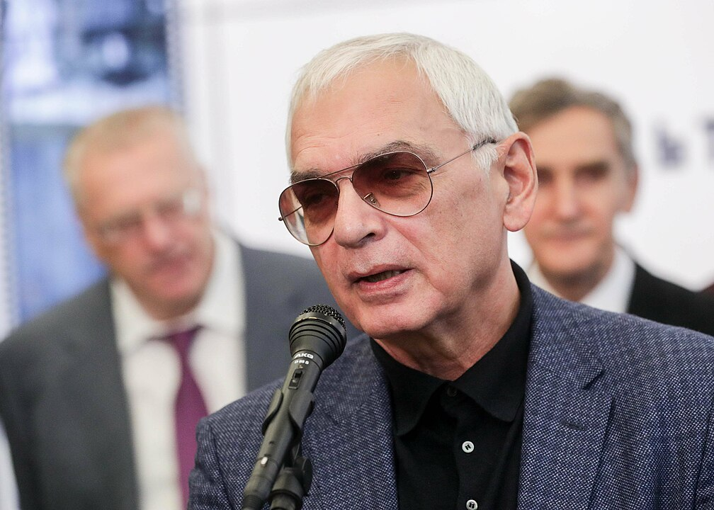 Создатель «Мы из джаза» и «Зимнего вечера в Гаграх» убежден, что пленочные фильмы нужно сберечь для будущего.