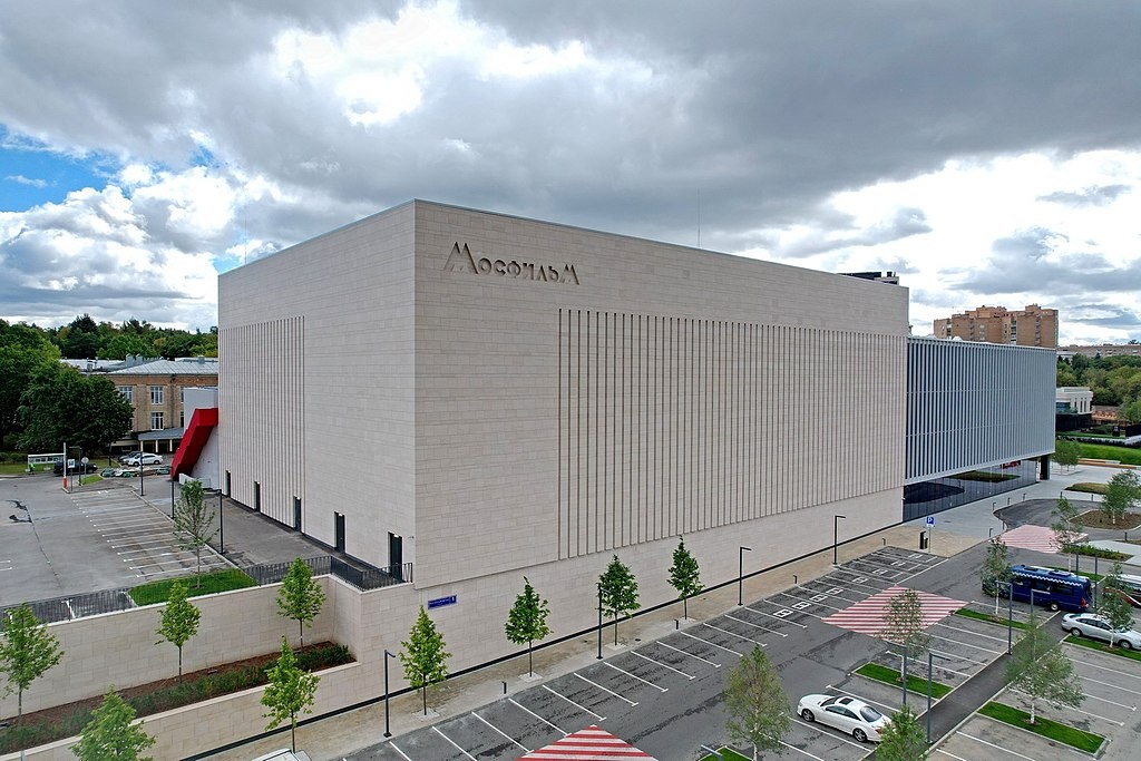 Новый киноконцертный комплекс и съемочный павильон киностудии «Мосфильм».