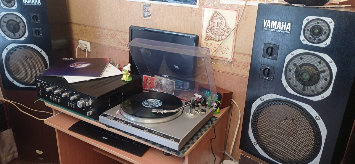 особенно часто я видел в продажах фото моих ямах, причем отыскивают старые фотки,а могут делать даже стоп кадр на видео -а затем это фото поместить 