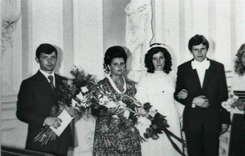 Юрий Тарасов (слева) на свадьбе Ольги и Александра Егоровых 2 августа 1975 года