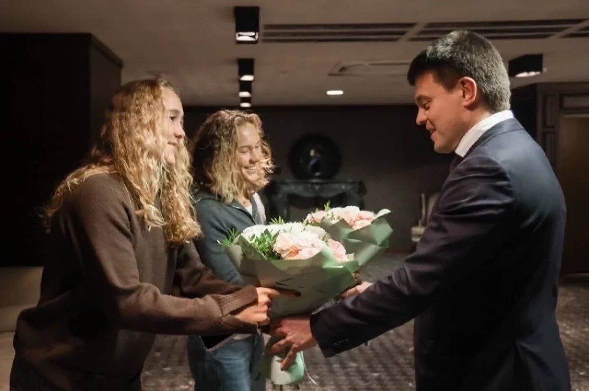    Михаил Котюков лично поздравил теннисисток Мирру и Эрику Андреевых