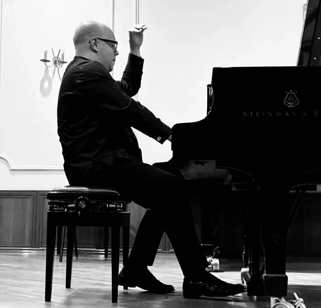    С детства пианиста называли вундеркиндом. Фото: Из личного архивa/ Алексей Хевелев.