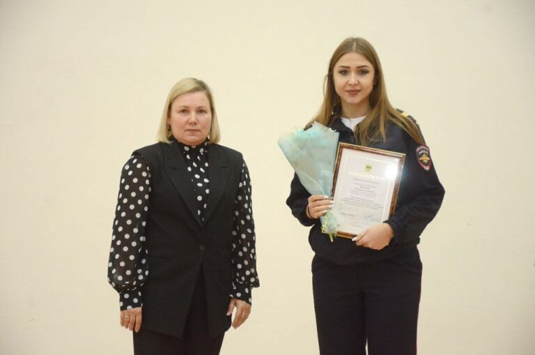    В Оренбурге сотрудников полиции наградили за работу во время паводка Кристина Просвиркина