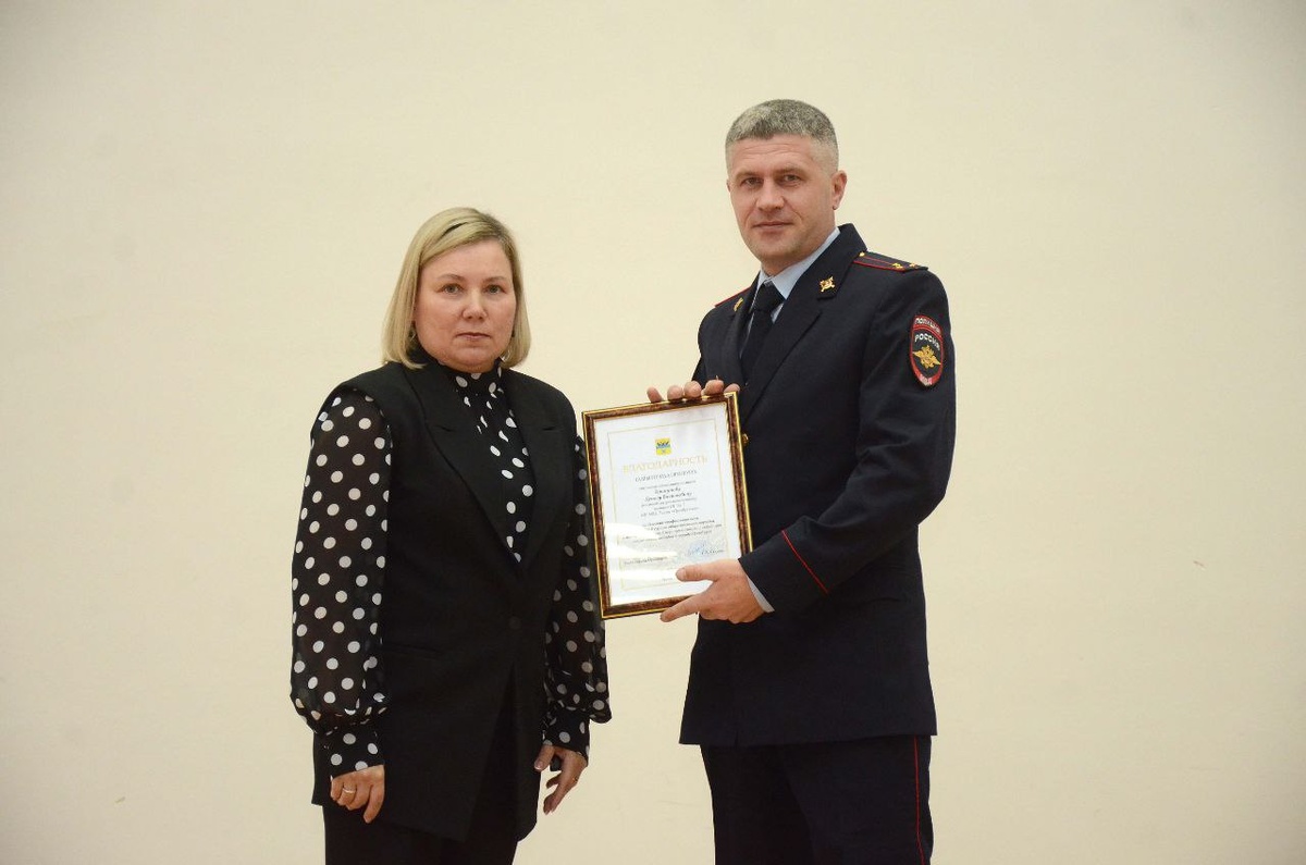  📷    В Оренбурге сотрудников полиции наградили за работу во время паводка Кристина Просвиркина