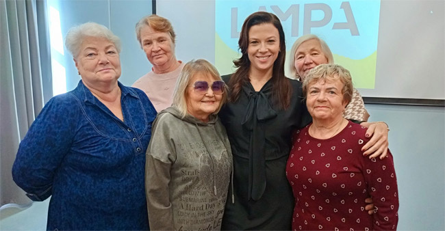 Кунгурские ветераны с актрисой Ольгой Смирновой в Центральной детской библиотеке