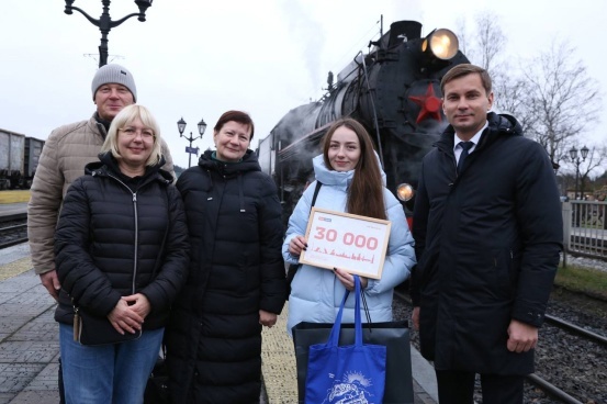   Гостья из Армавира стала миллионным пассажиром Рускеальского экспресса в Карелии"Работа в РЖД"/ со страницы Сергея Крупина/https://vk.com/id838449689