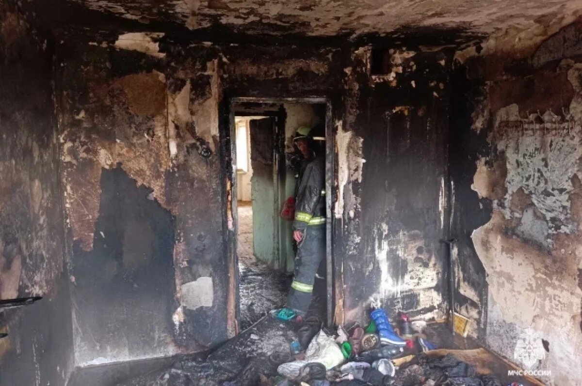    Пожарные спасли ребенка из огня, но её отец погиб в Комсомольске-на-Амуре