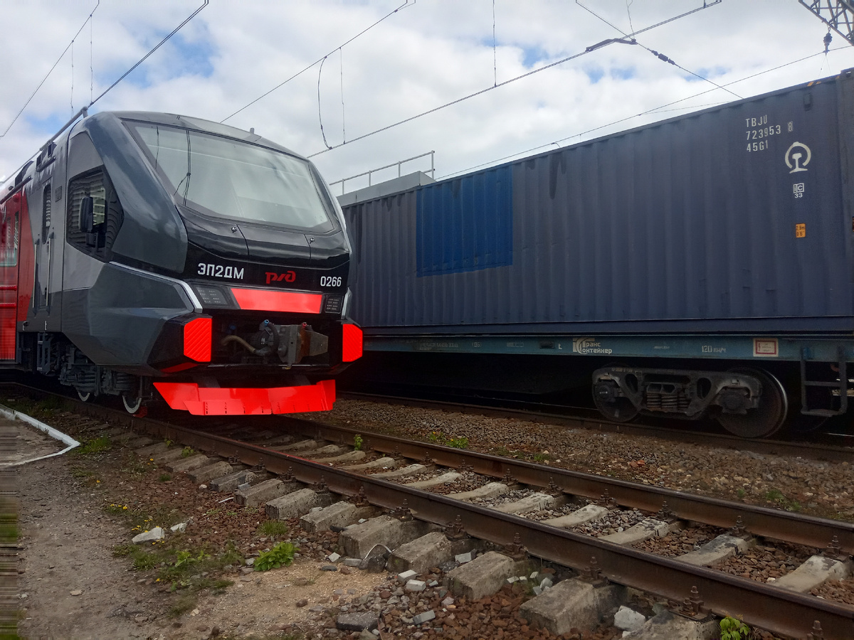 Пробуем зайти с другой стороны и обнаруживаем ЭП2ДМ - самое нове из того, что удалось придумать Демиховскому заводу. Правда, все равно от ЭП2Д, как мне кажется, оно только мордашкой отличается.