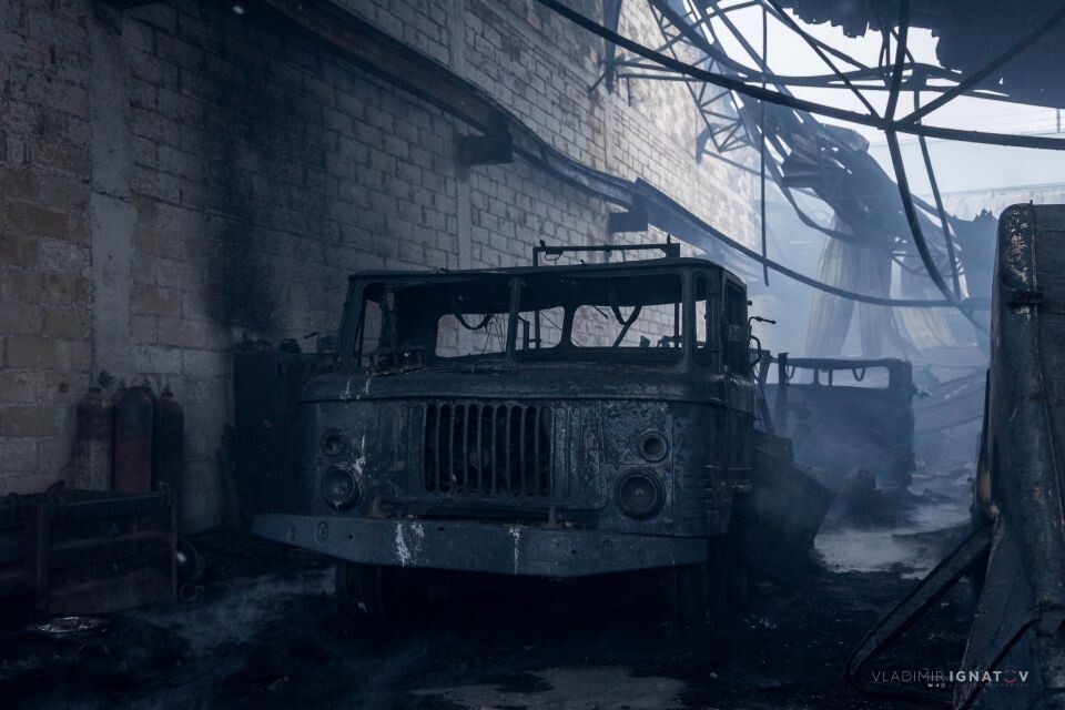    Пожар в гаражном боксе на ул. Попова. Источник: Владимир Игнатов, vk.com/pso_barnaul