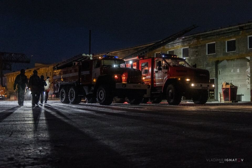    Пожар в гаражном боксе на ул. Попова. Источник: Владимир Игнатов, vk.com/pso_barnaul