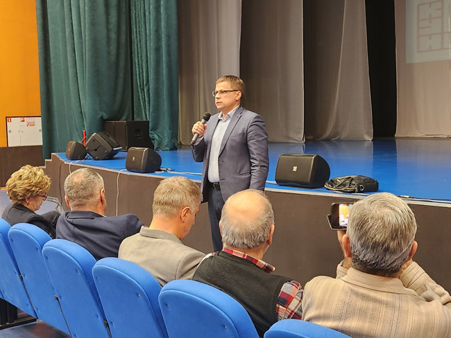  Начальник Управления жилищно-коммунального хозяйства и благоустройства Владимир Лузин