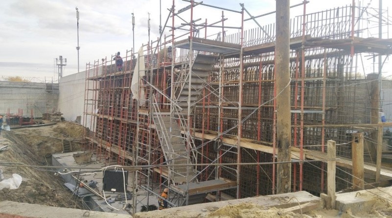 Работы на эстакаде через реку Купелинка.