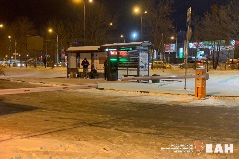    Шлагбаумы возле конечной остановки у Дирижабля