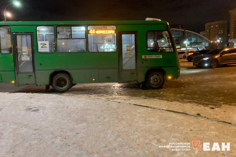    Автобус частного перевозчика не может попасть на остановочный комплекс